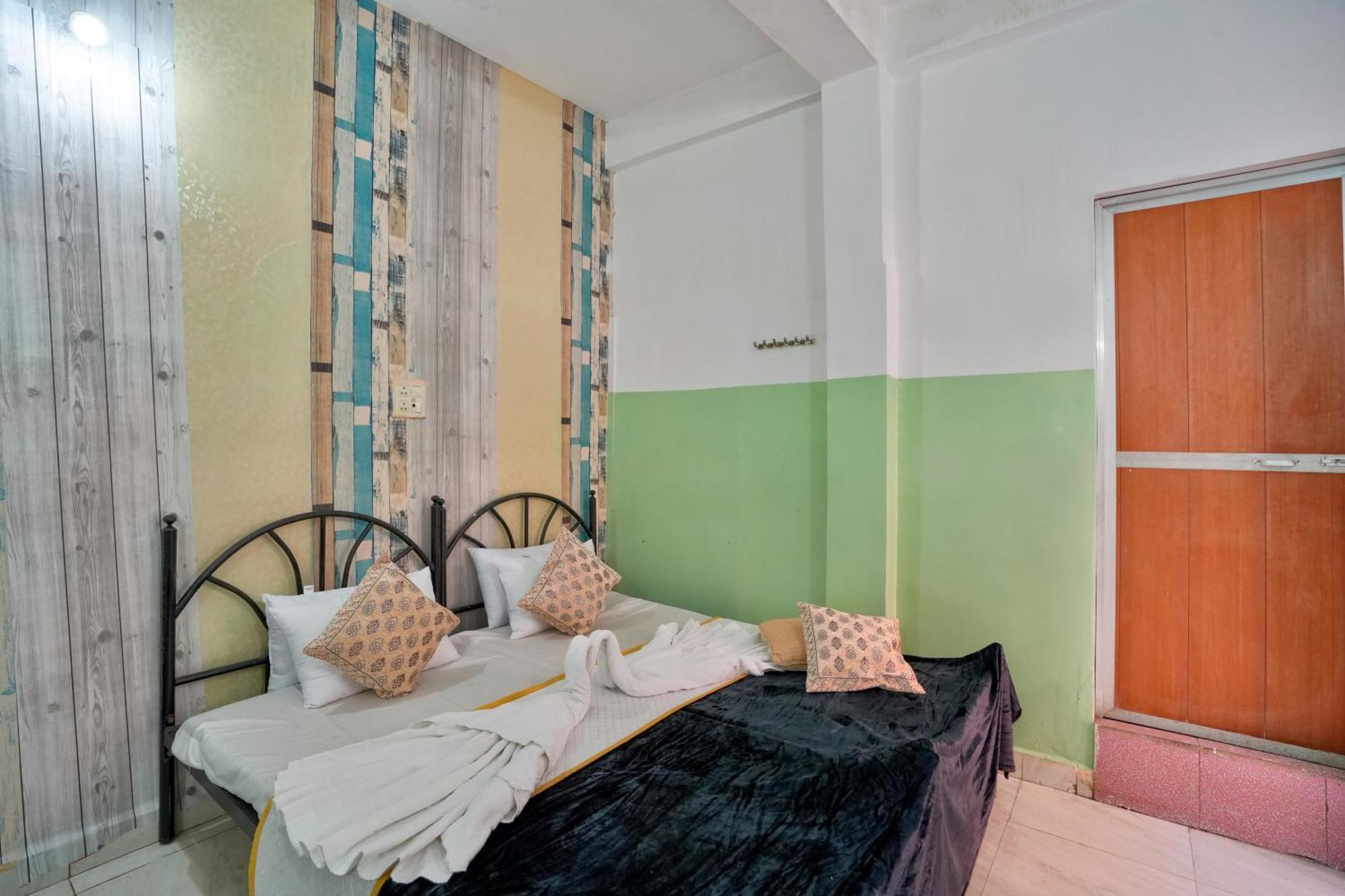 Little Beach Home Stay At Calangute Exteriör bild